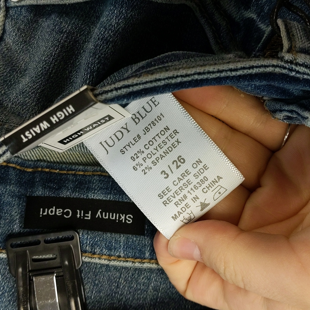 Judy Blue Midrise Capri Cuffed Jeans - Picture 5 of 5